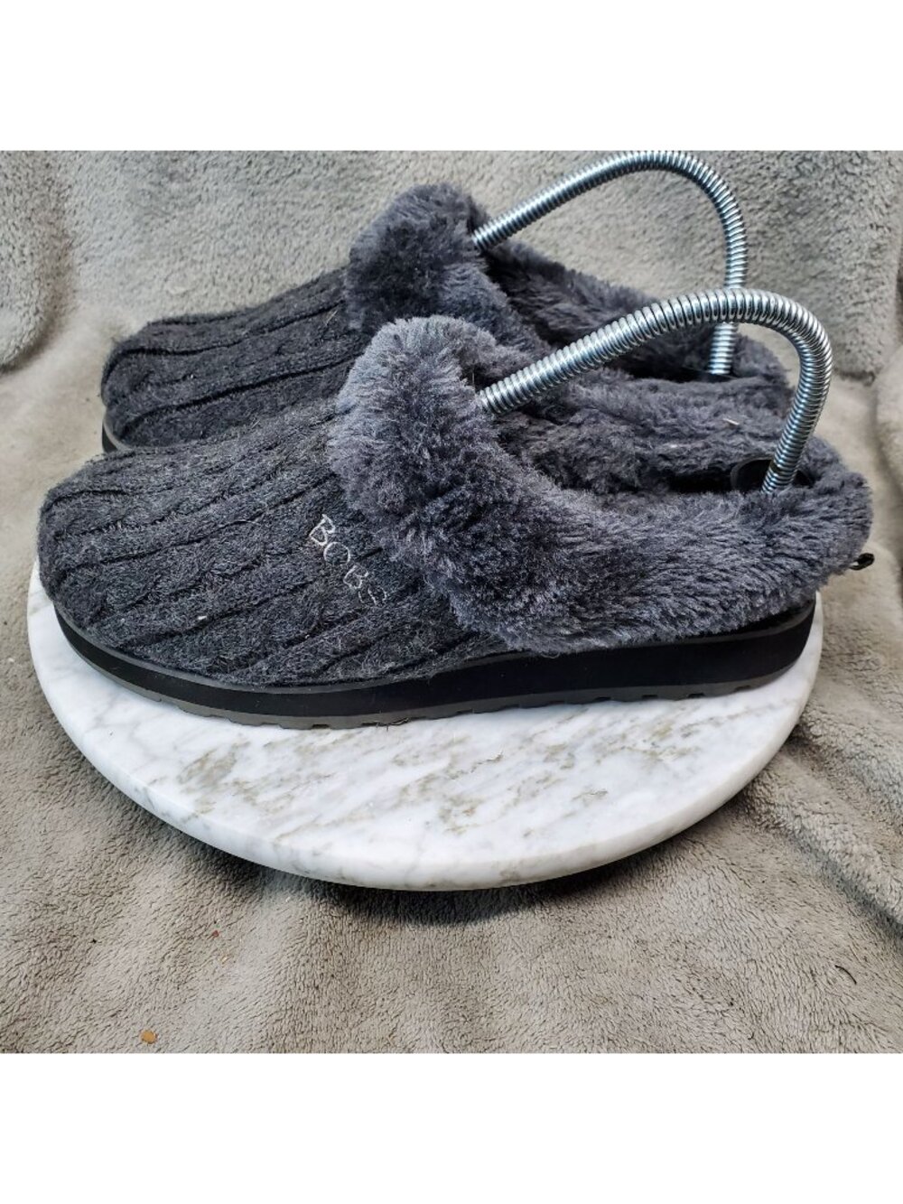 Skechers Bobs Shoes Womens 7 Gray Cable Knit Cozy Faux Fur Slippers *Read*